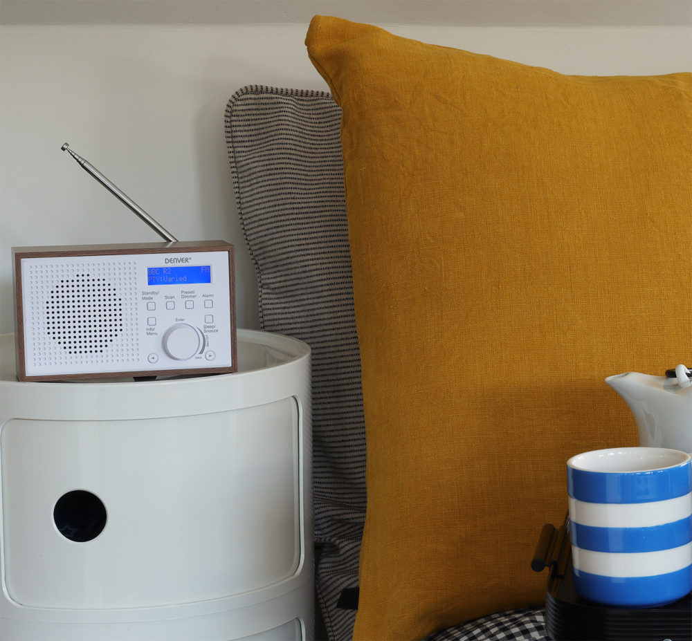 Denver DAB-46 DAB / DAB+ Digital & FM Portable Radio with Dual Alarm Clock – Mains & Battery, Snooze & Sleep, Real Wood Effect & White Finish - Image 9