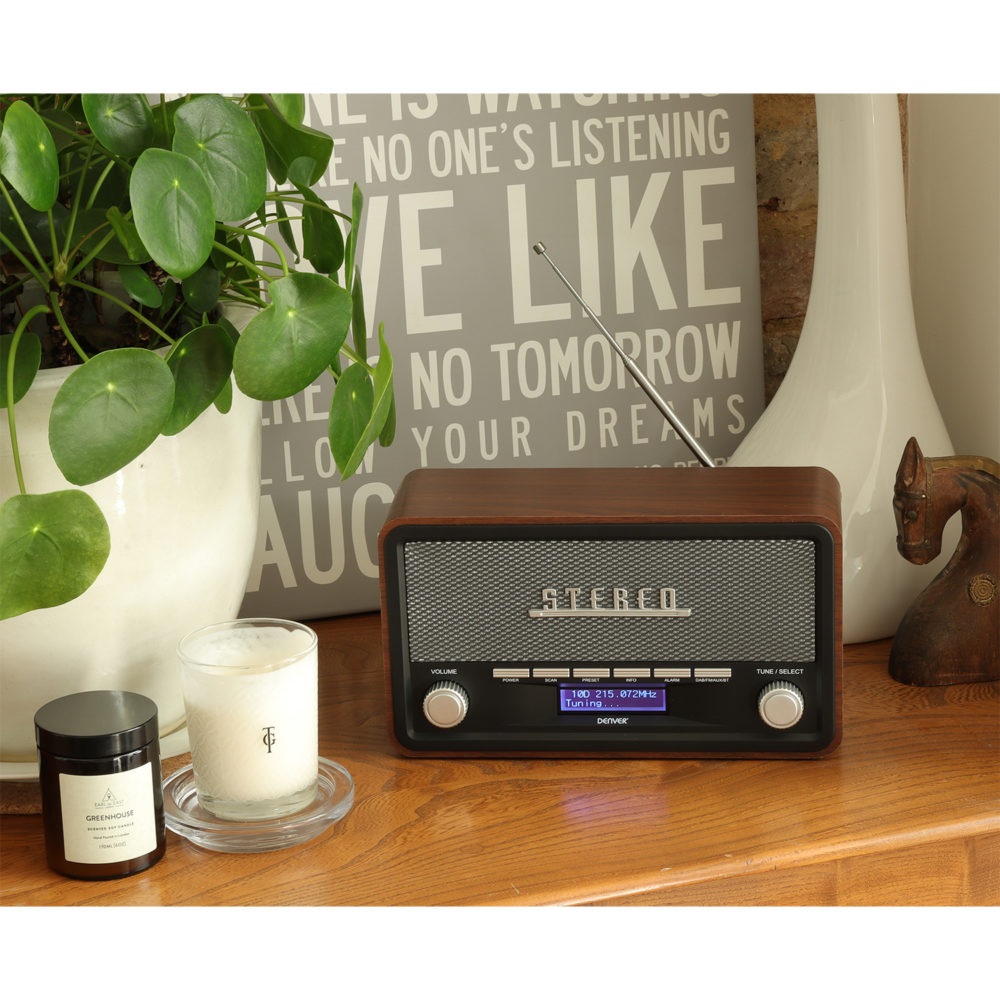 dab-18 retro radio alarm clock